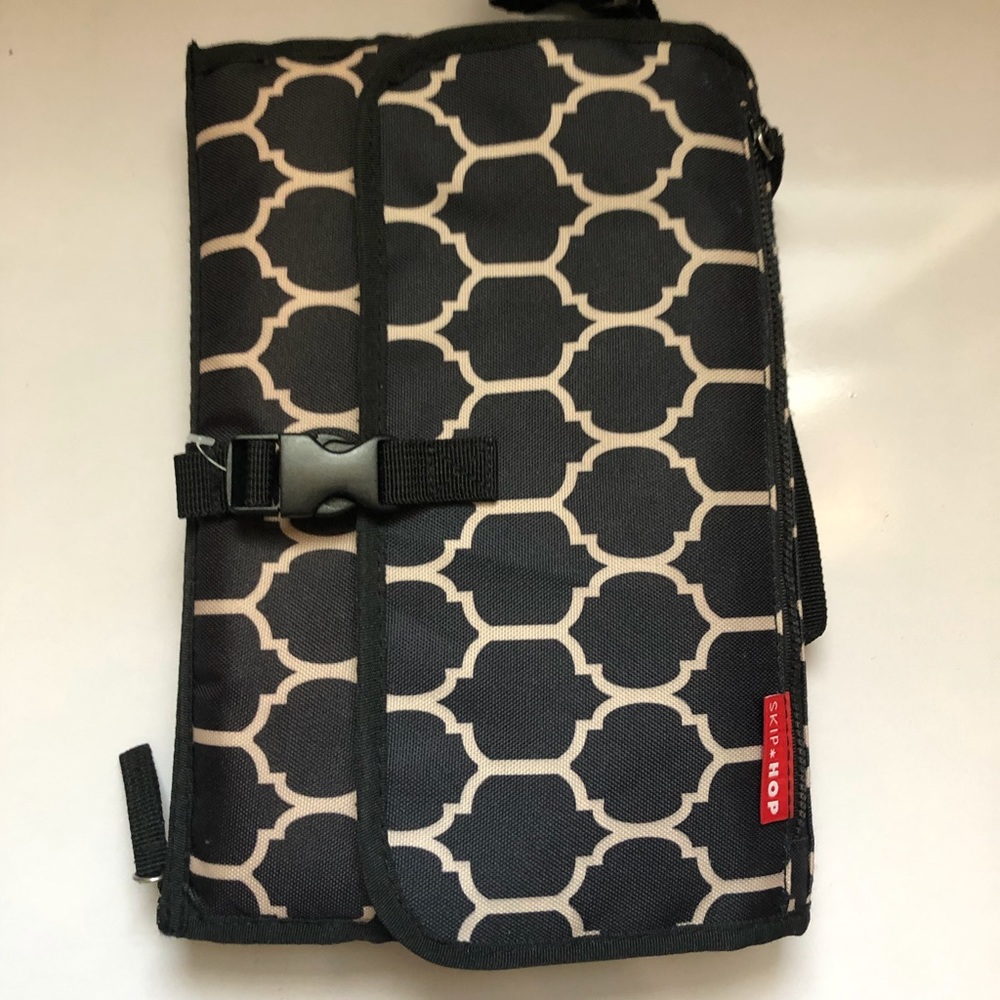 Skip hop portable changing pad